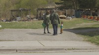 Pracovné listy zo školy aj v Brezne prinášajú do osád terénni pracovníci.